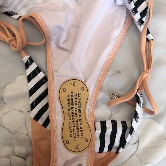 Cupshe black and white stripe strapless bikini set - Picture 3 of 4